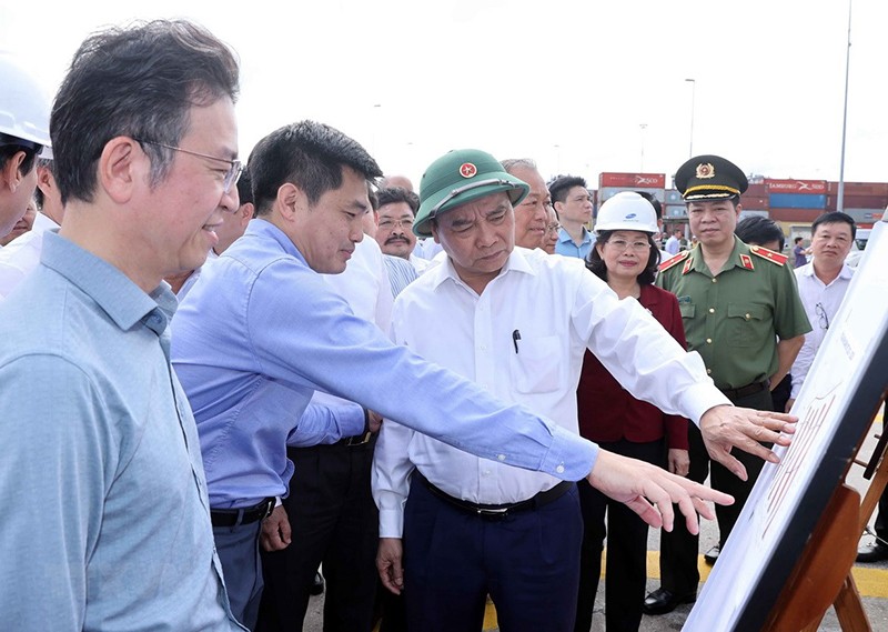 Thủ tướng Nguyễn Xuân Phúc đang kiểm tra tình hình thực tế tại Cảng Cái Mép Thị Vải vào ngày 20/3